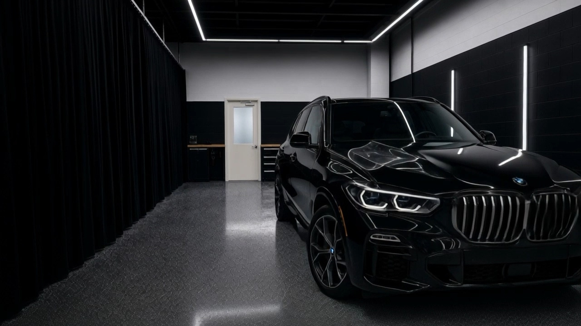 BMW X5 in the Auto Select bay — tap the car and the room to explore